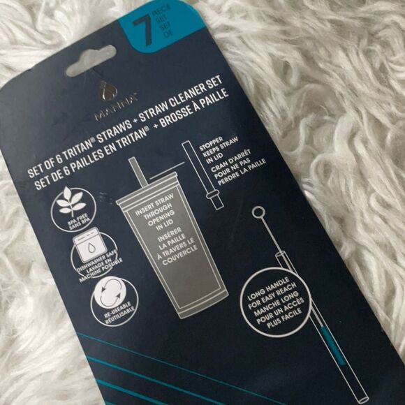 🟢3 for $20 PICNIC blanket and Clear straws w cleaner NWT - Picture 3 of 11